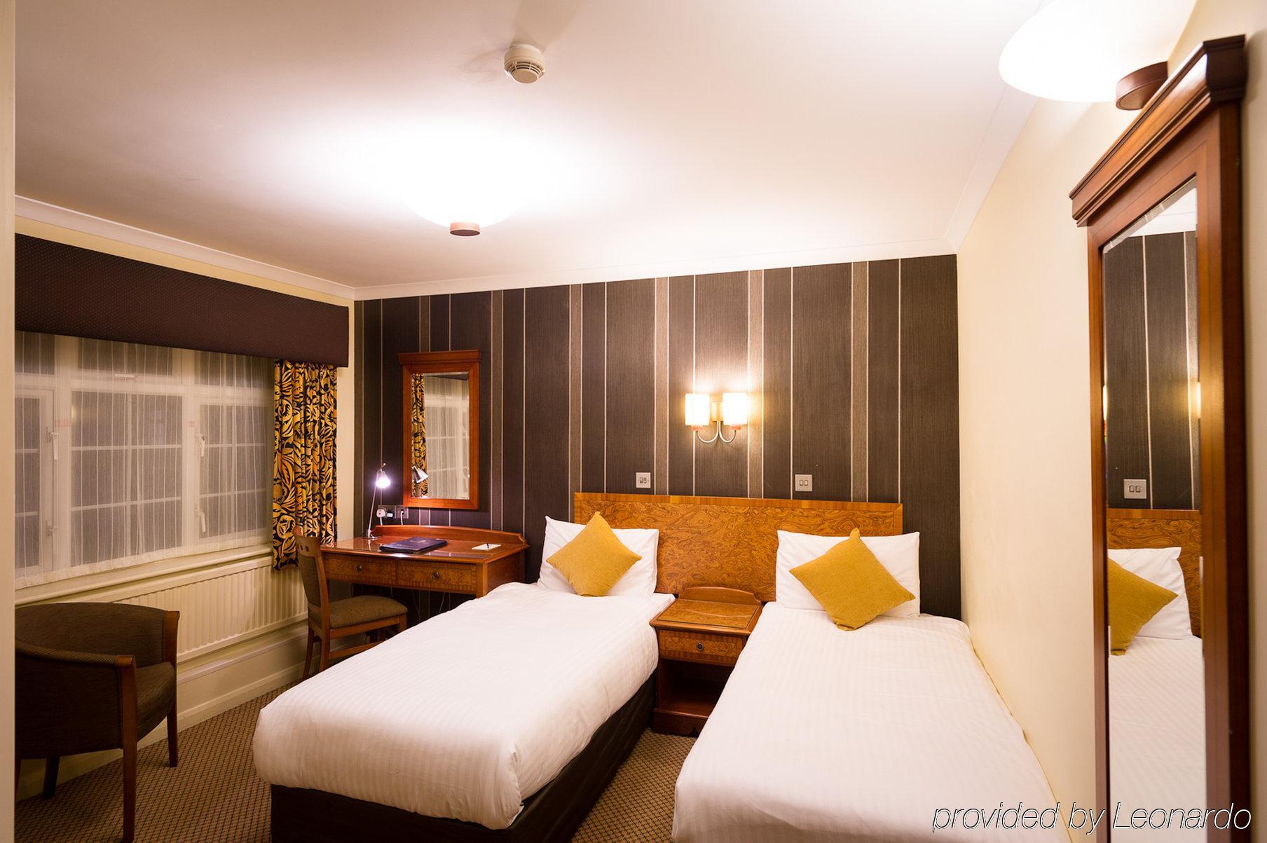 The Royal Chace Hotel Enfield Ruang foto