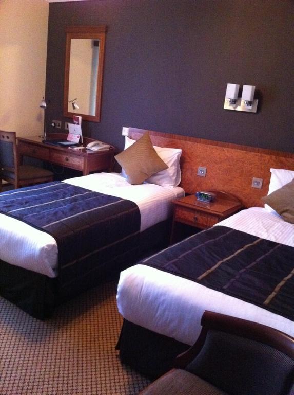 The Royal Chace Hotel Enfield Bagian luar foto