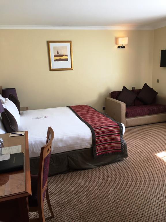 The Royal Chace Hotel Enfield Bagian luar foto