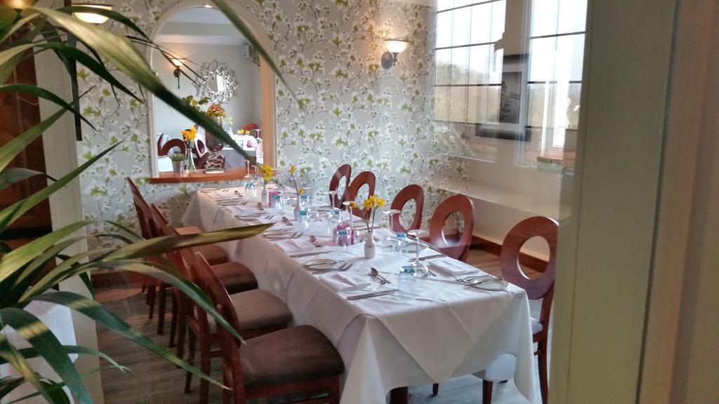 The Royal Chace Hotel Enfield Bagian luar foto