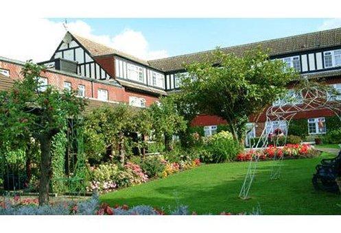 The Royal Chace Hotel Enfield Bagian luar foto