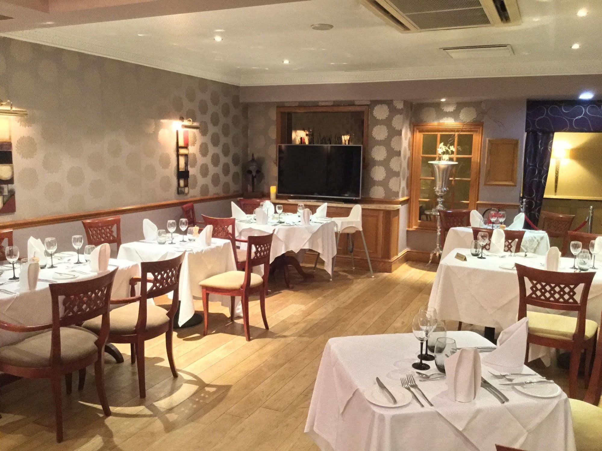 The Royal Chace Hotel Enfield Bagian luar foto