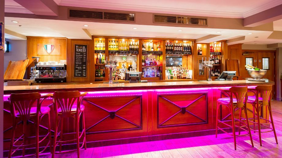 The Royal Chace Hotel Enfield Bagian luar foto