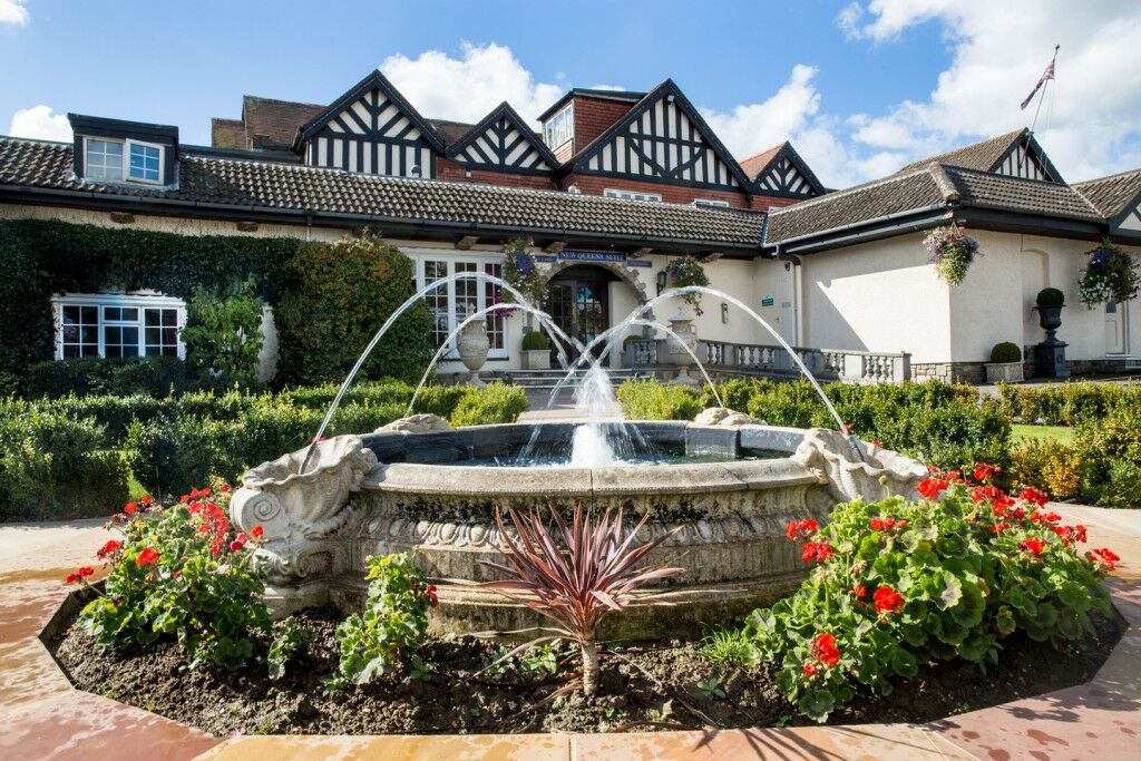 The Royal Chace Hotel Enfield Bagian luar foto